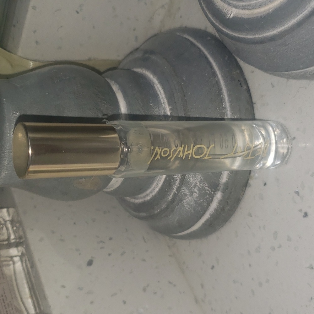 Betsy Johnson Travel Size .50 Perfume - Picture 1 of 5
